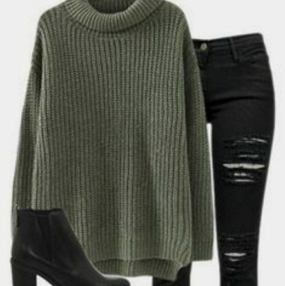 Get 5 items that create a cute outfit! Mystery Box - Picture 6 of 7